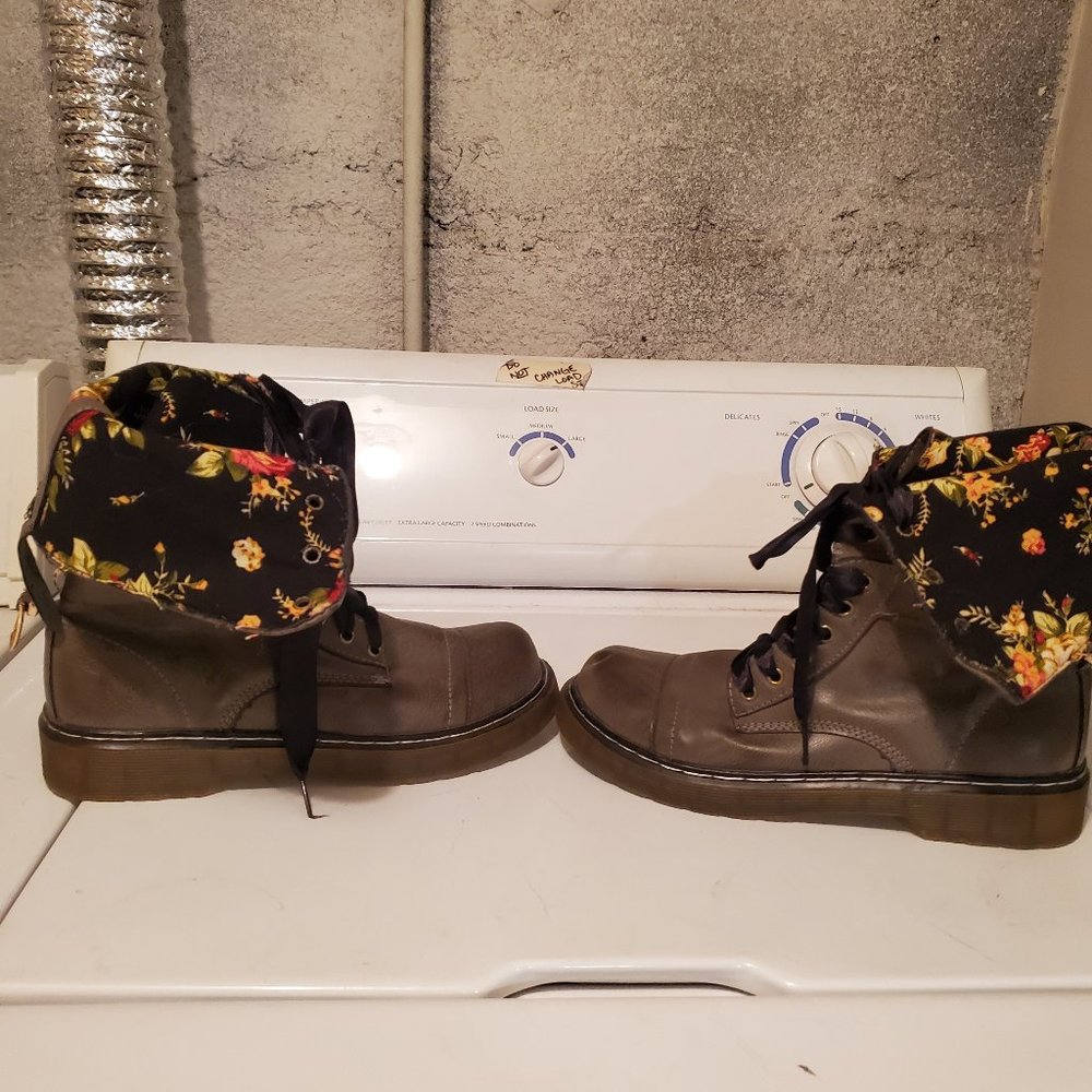 Boots - Picture 6 of 8